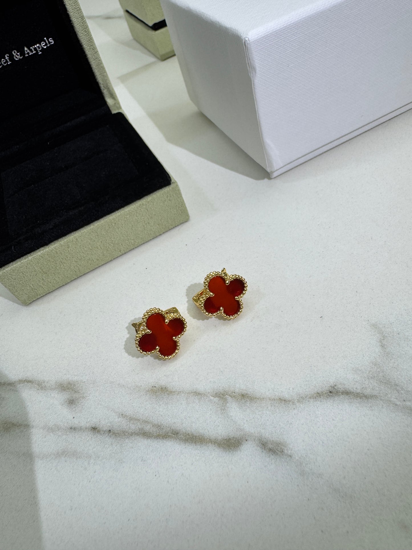 VCA Vintage Alhambra Earrings 紅玉髓