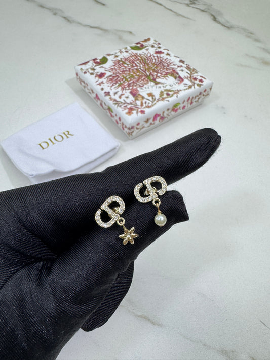 Dior Petit CD Daisy 耳環
