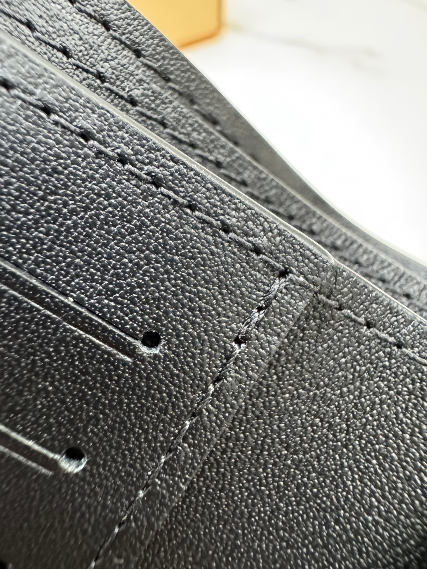 LV Multiple Wallet 黑色皮壓花
