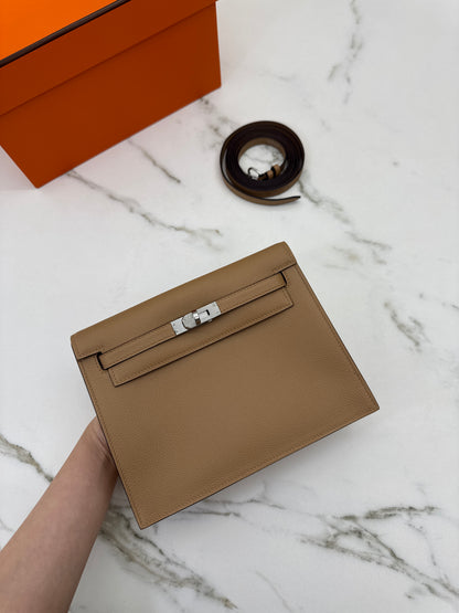 HERMES Kelly Danse 奶茶色銀扣 Chai Evercolor PHW