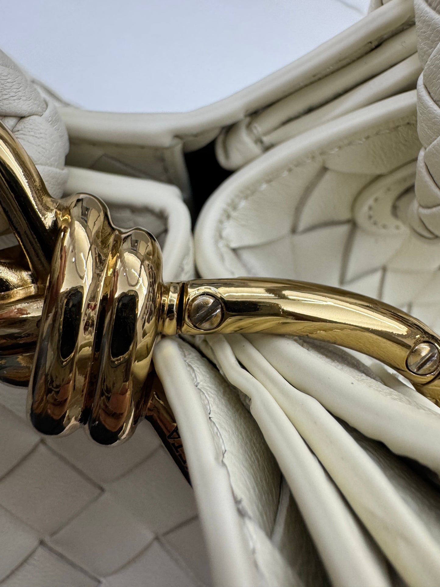 BV Parachute Small 海鹽白 Sea Salt