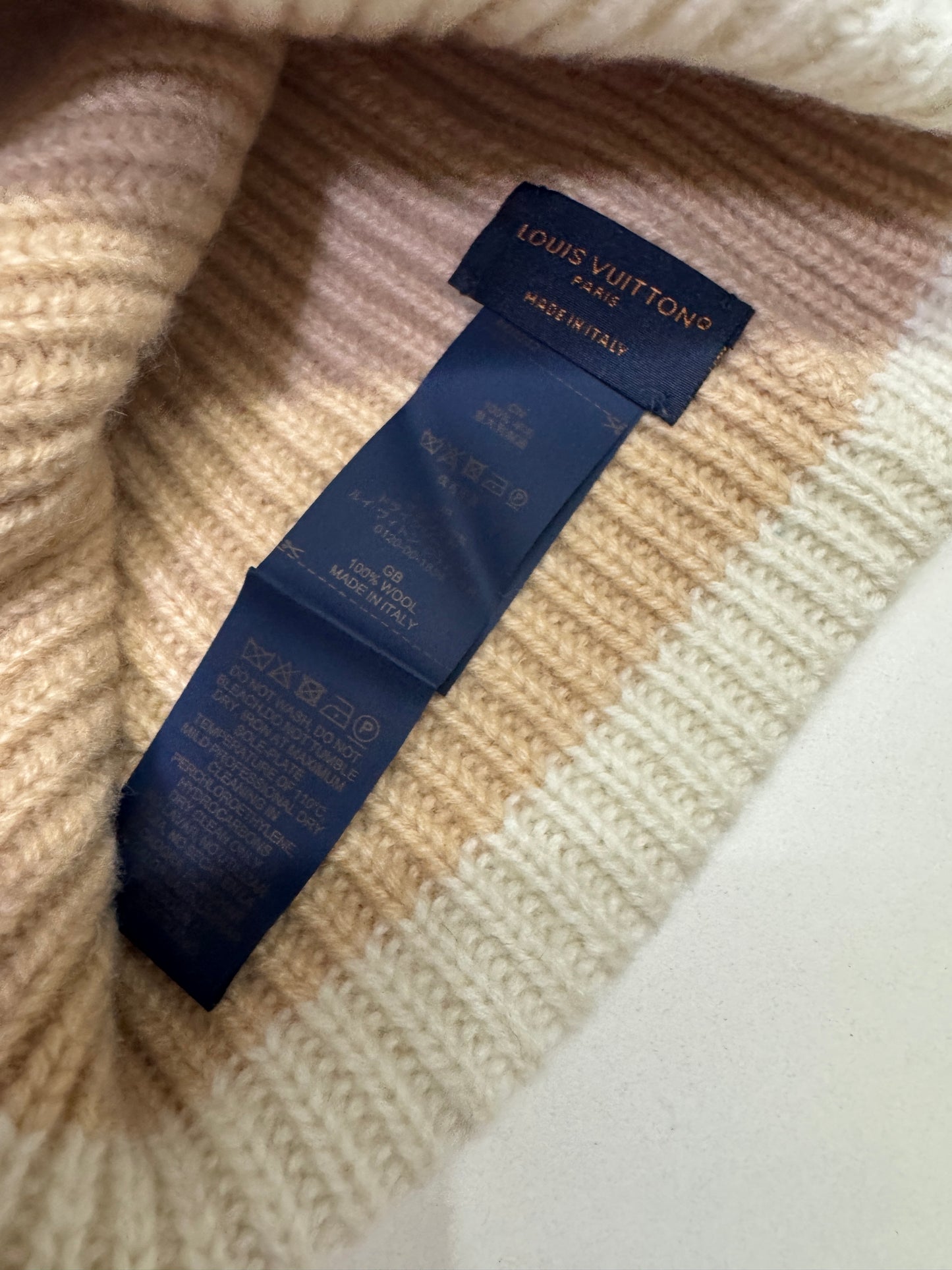 LV 狐狸毛球冷帽 奶茶色