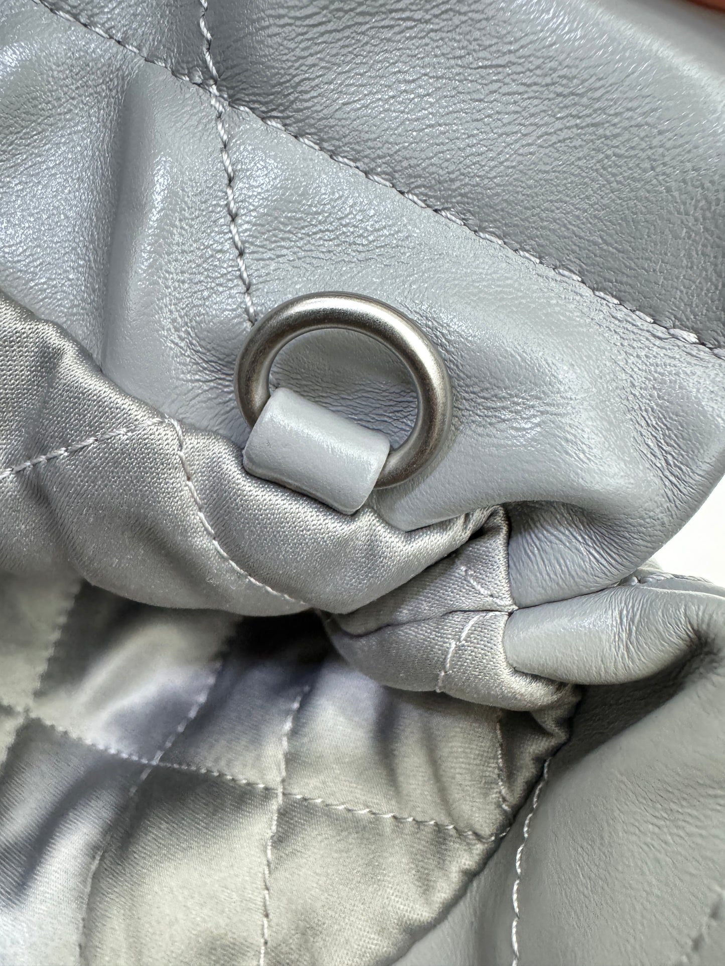 CHANEL Mini 22 Bag 23C淺灰色