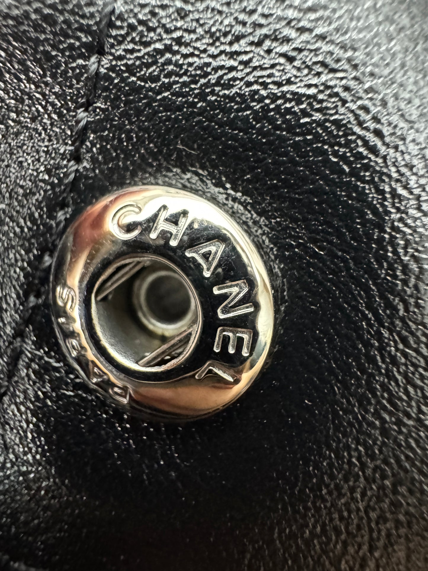 CHANEL 22Bag So Black Small
