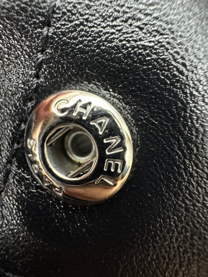 CHANEL 22Bag So Black Small