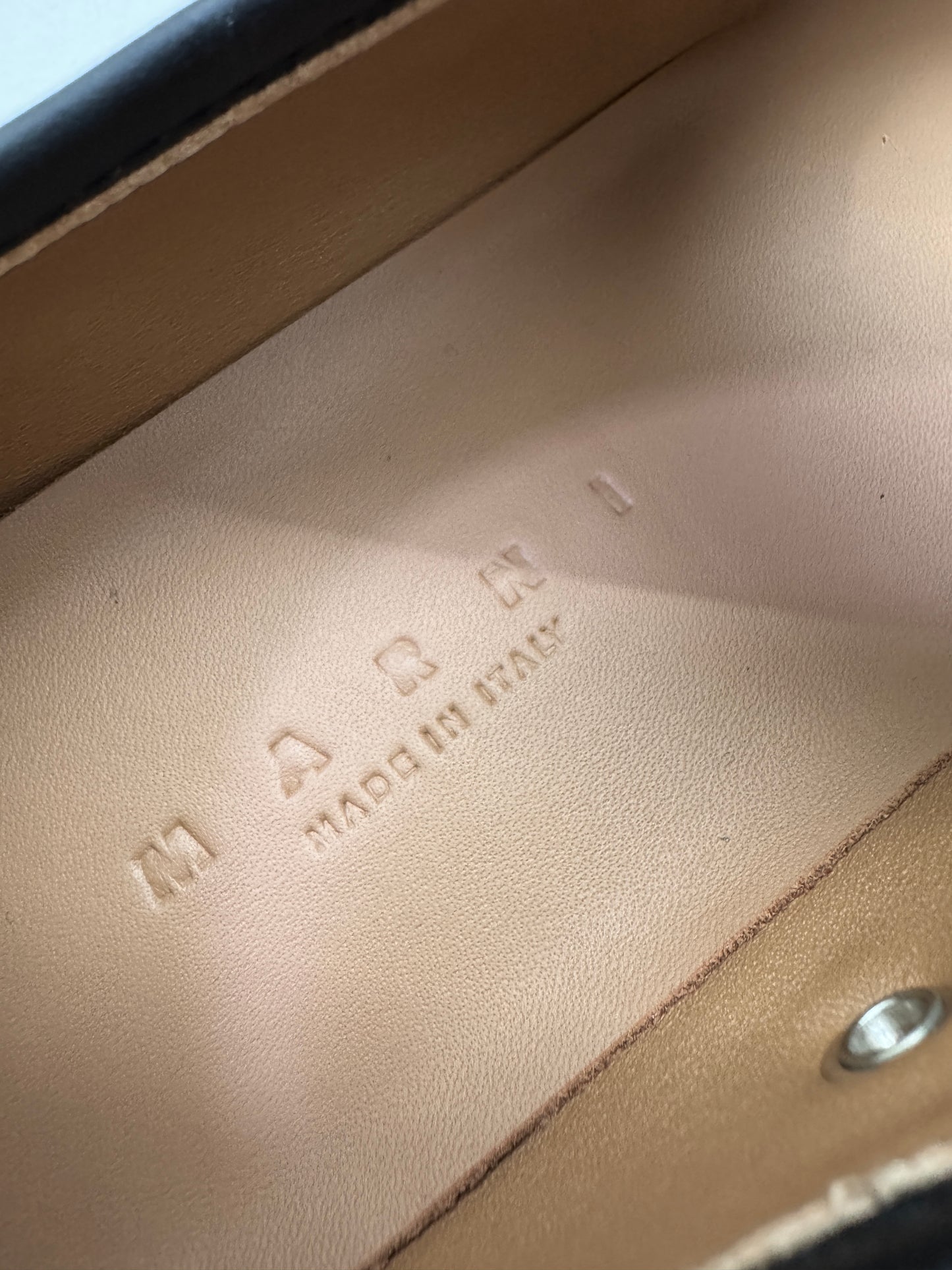 MARNI 大頭瑪麗珍 黑色皮款