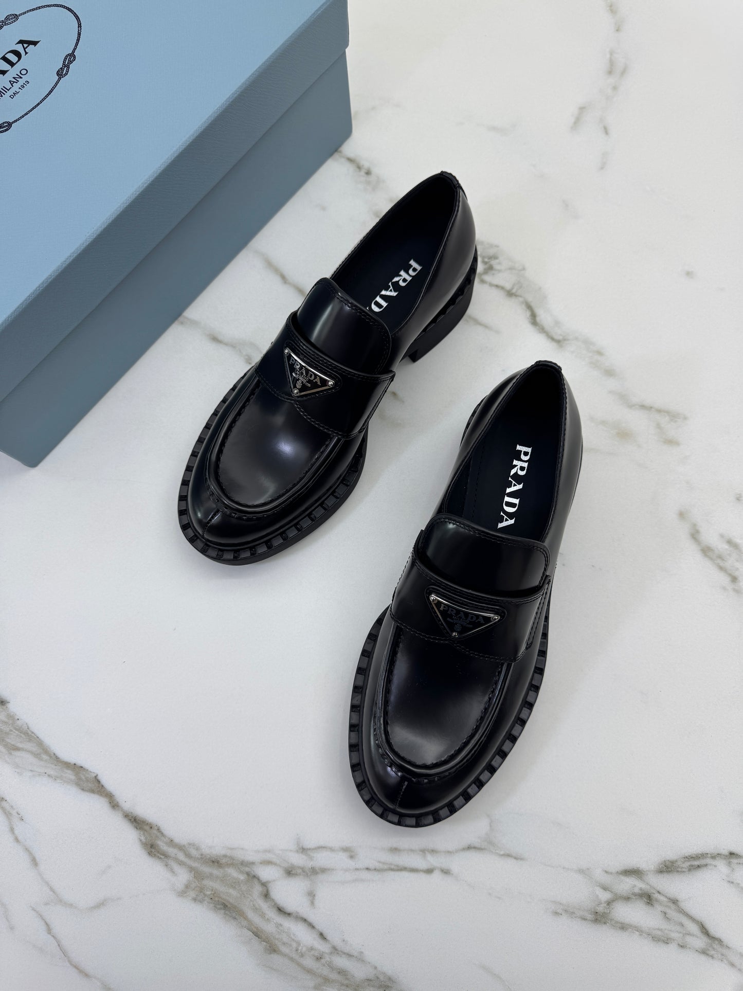 PRADA 光面皮革Loafers