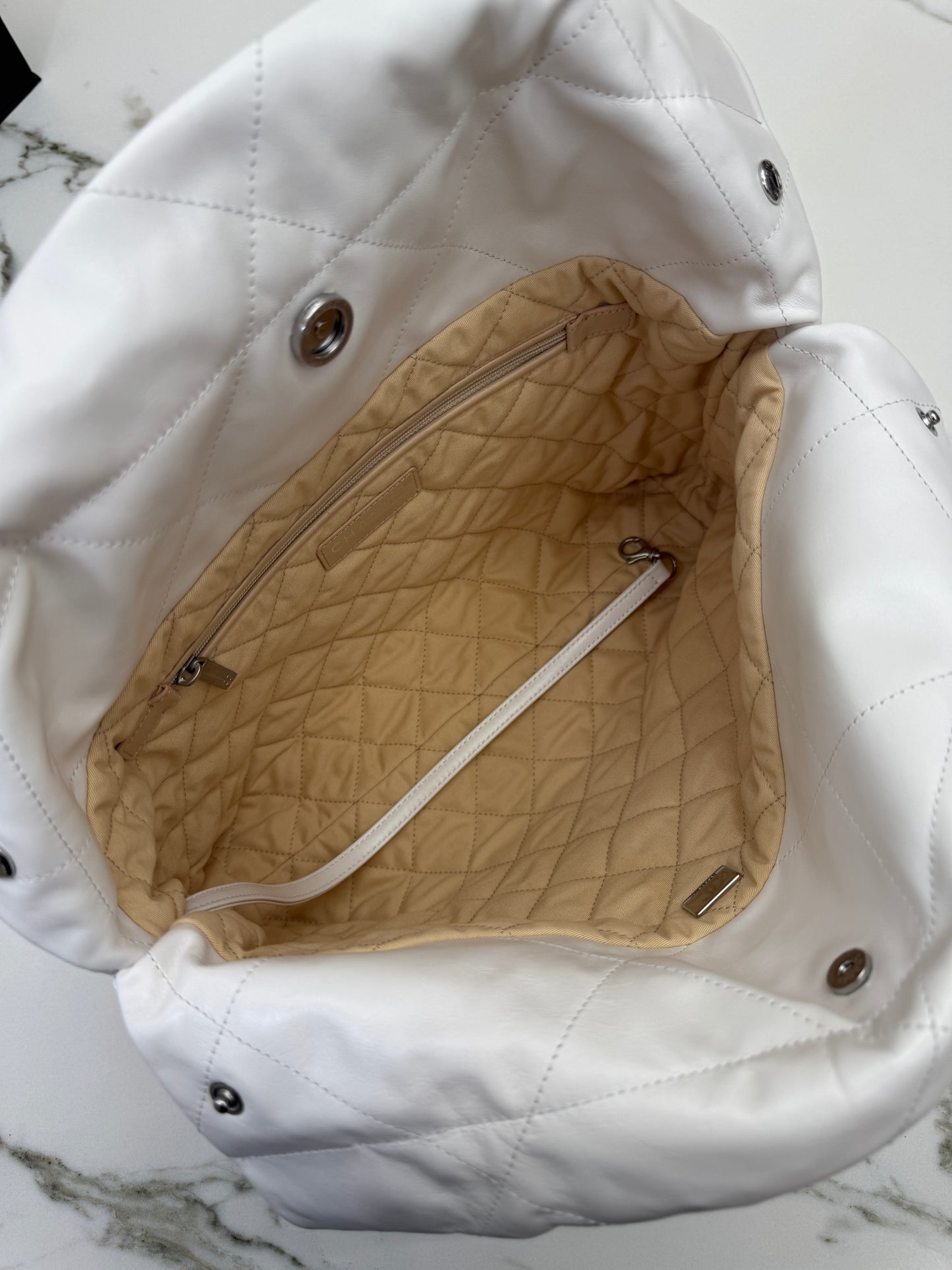 CHANEL 22Bag Small 白銀