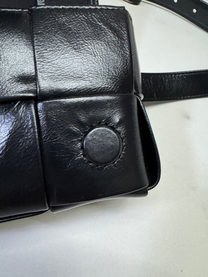 BV 8格油臘皮腰包