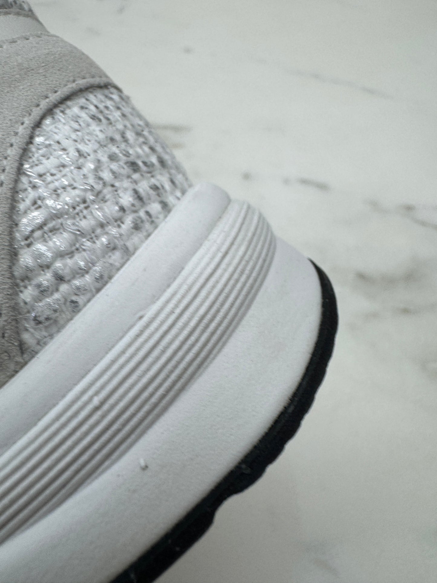 CHANEL 銀白色粗花呢Tweed Sneakers