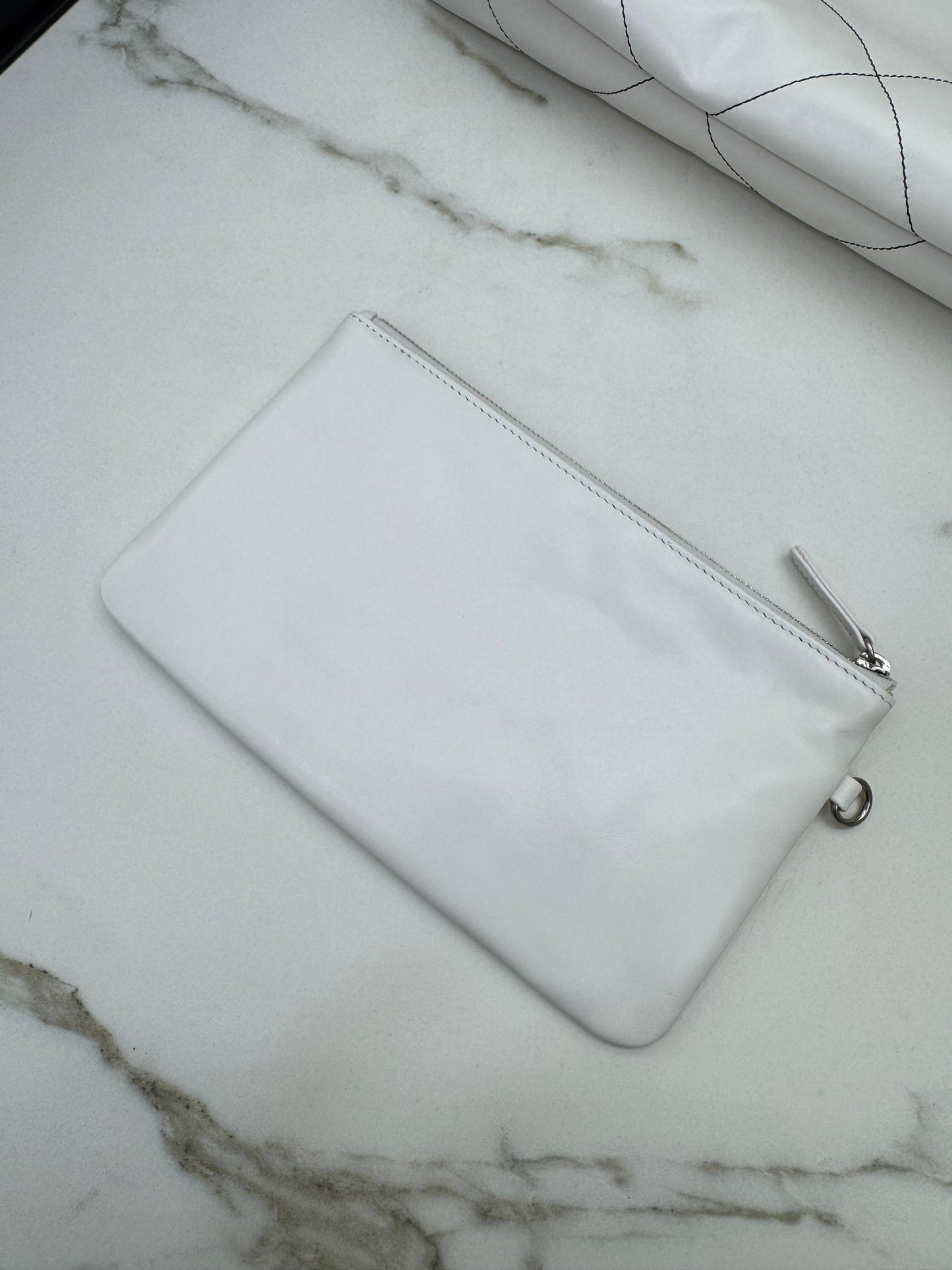 CHANEL 22Bag Medium 白色黑線