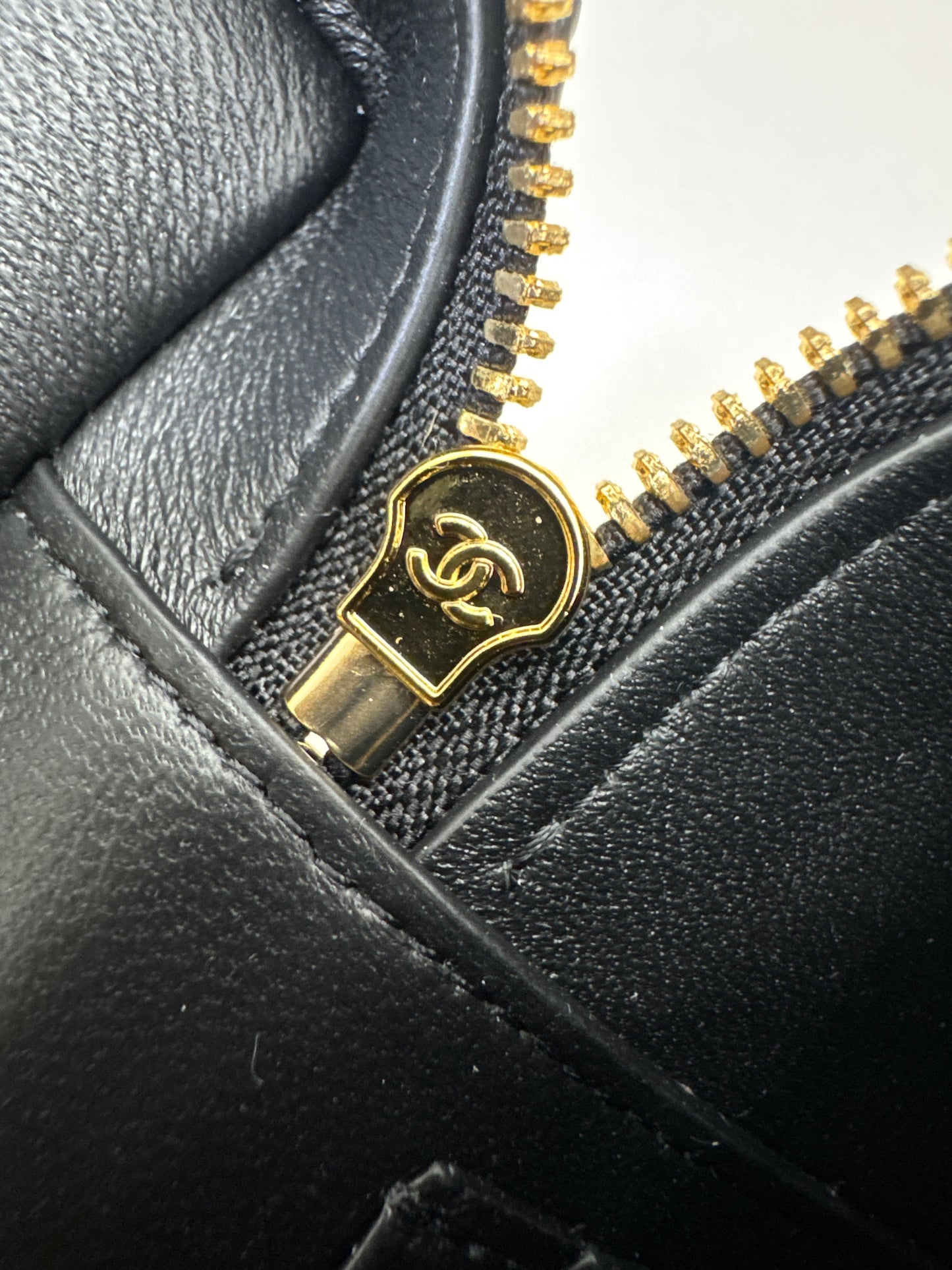CHANEL 26A 鱷魚壓紋LP盒子 黑色￼