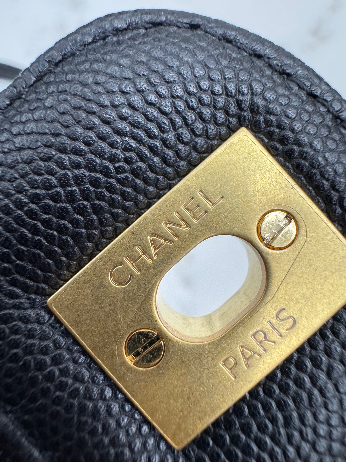 CHANEL 25B 四葉草郵差背包