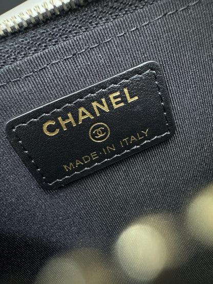 CHANEL L型拉鏈卡包 雕刻菱格扣