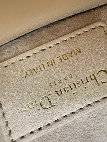 DIOR D-joy Mini 胭脂米 Powder Beige