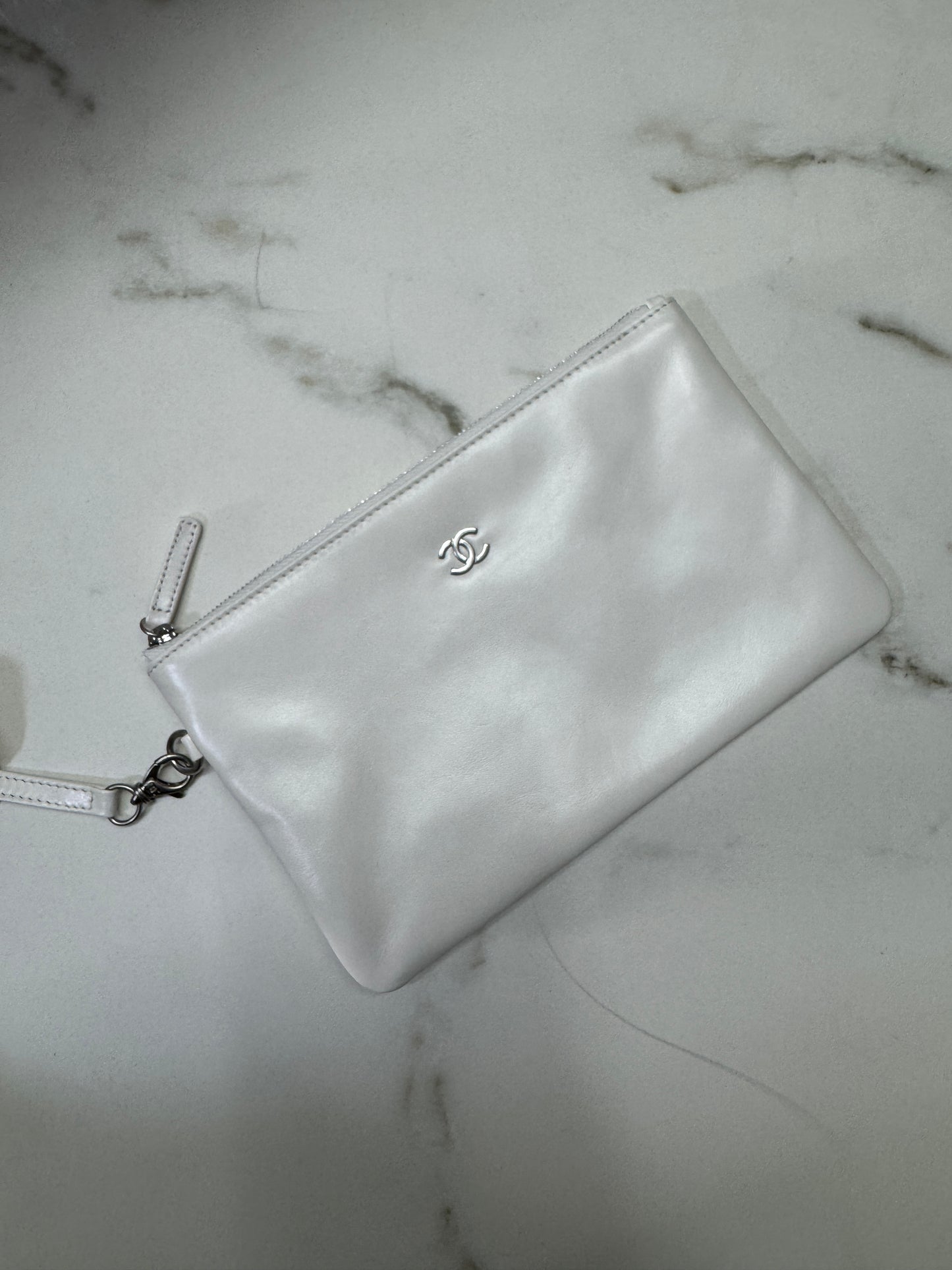 CHANEL 22 Bag Medium 白銀