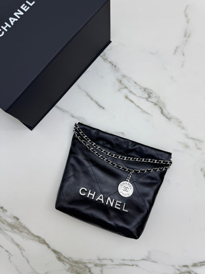 CHANEL Mini 22 Bag 黑銀 【同步最新磁吸扣版】