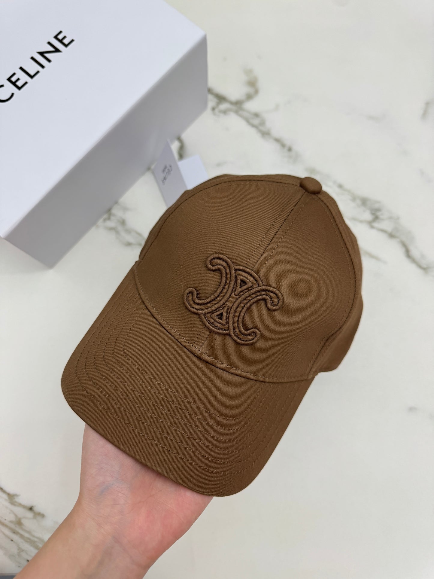 CELINE 棕色凱旋門鴨舌帽