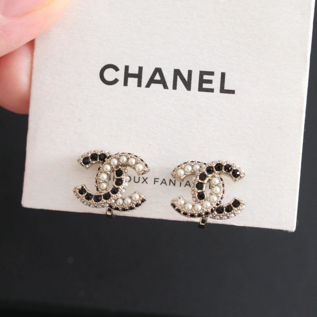 CHANEL 耳夾款