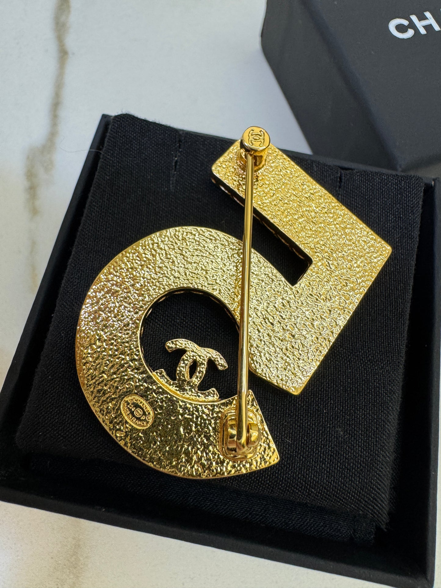 CHANEL 牛仔5號 胸針