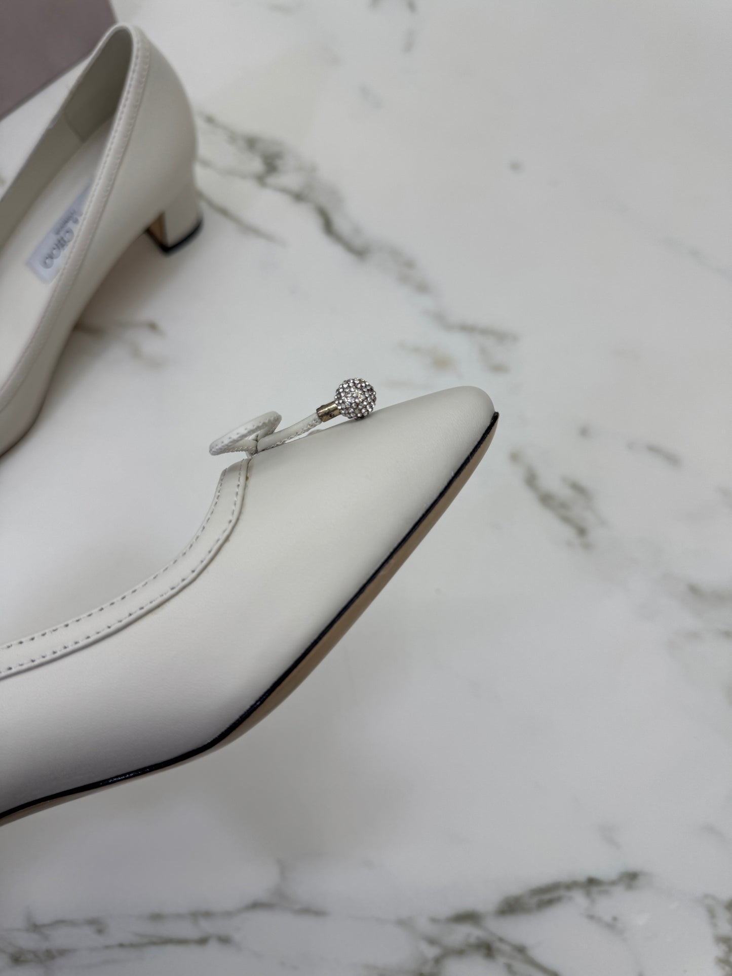 JIMMY CHOO 方頭珍珠拼鑽蝴蝶結 米白