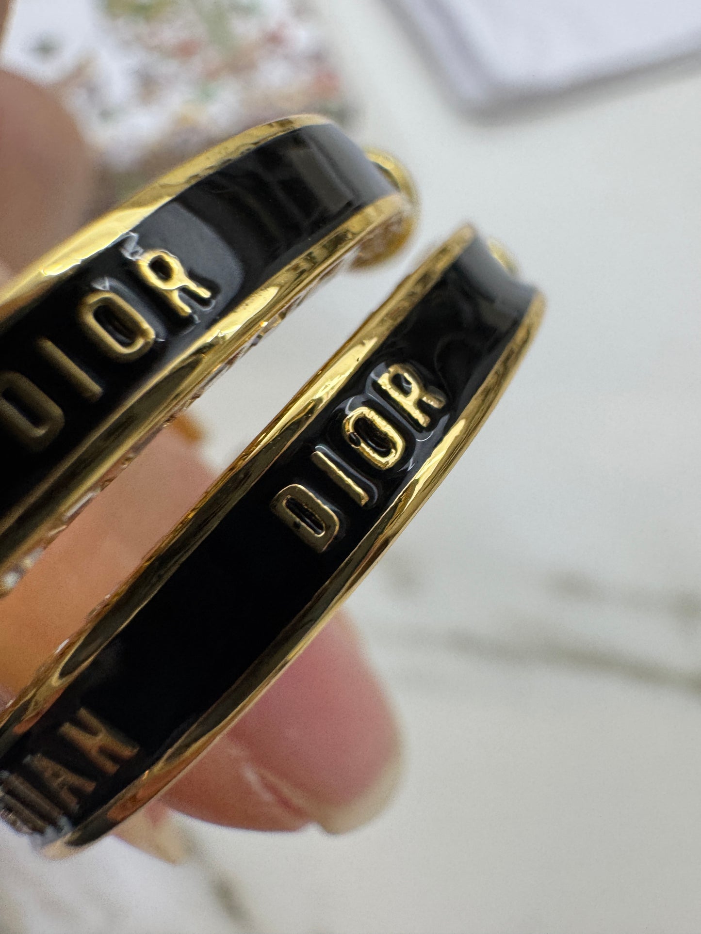 DIOR 圈型耳環 黑色琺瑯水鑽