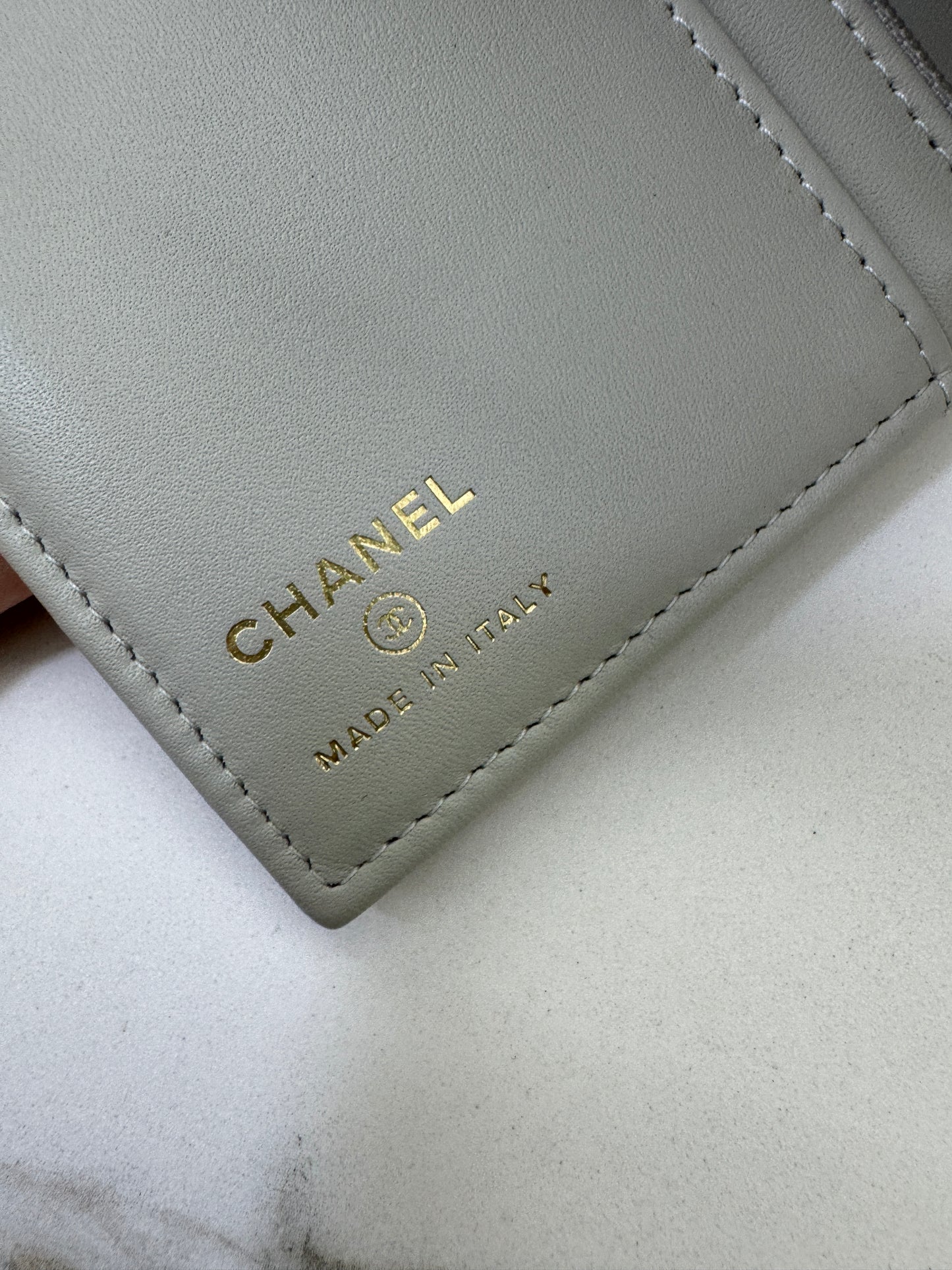 CHANEL Passport Holder 淺灰