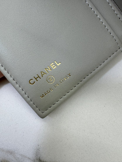 CHANEL Passport Holder 淺灰