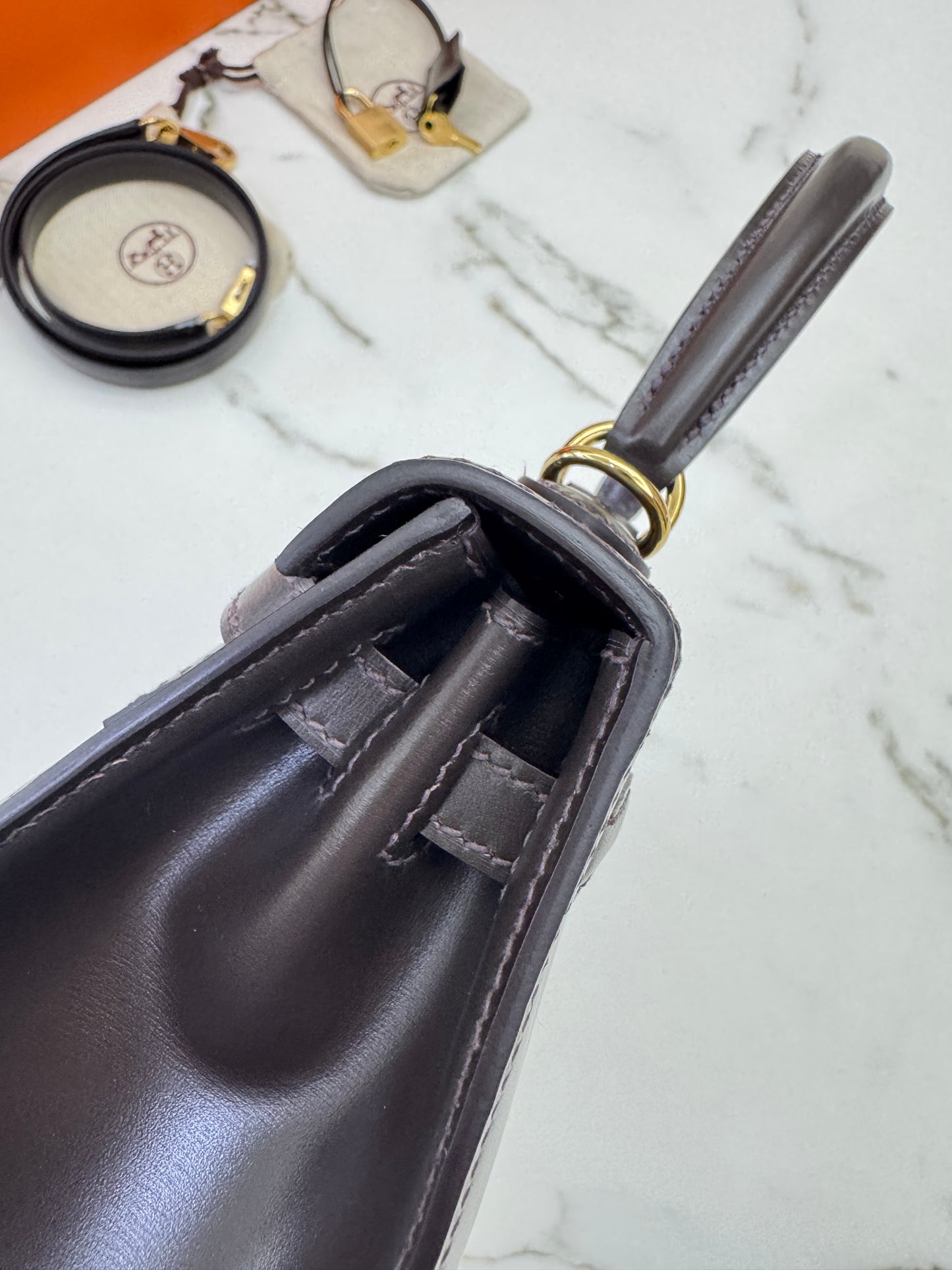 HERMES Kelly 25 烏木色Box皮金扣 外縫 Ebene Box Leather Seilier GHW