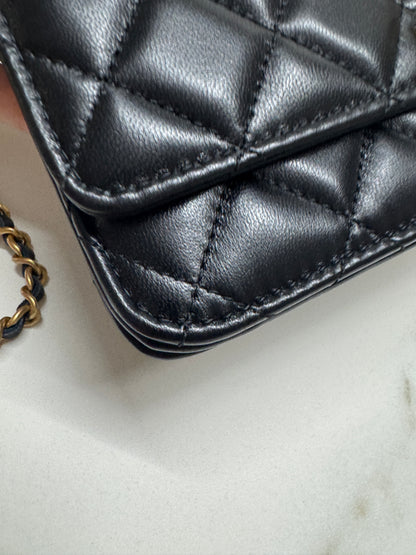 CHANEL woc 24A 琺瑯調節扣 羊皮 黑