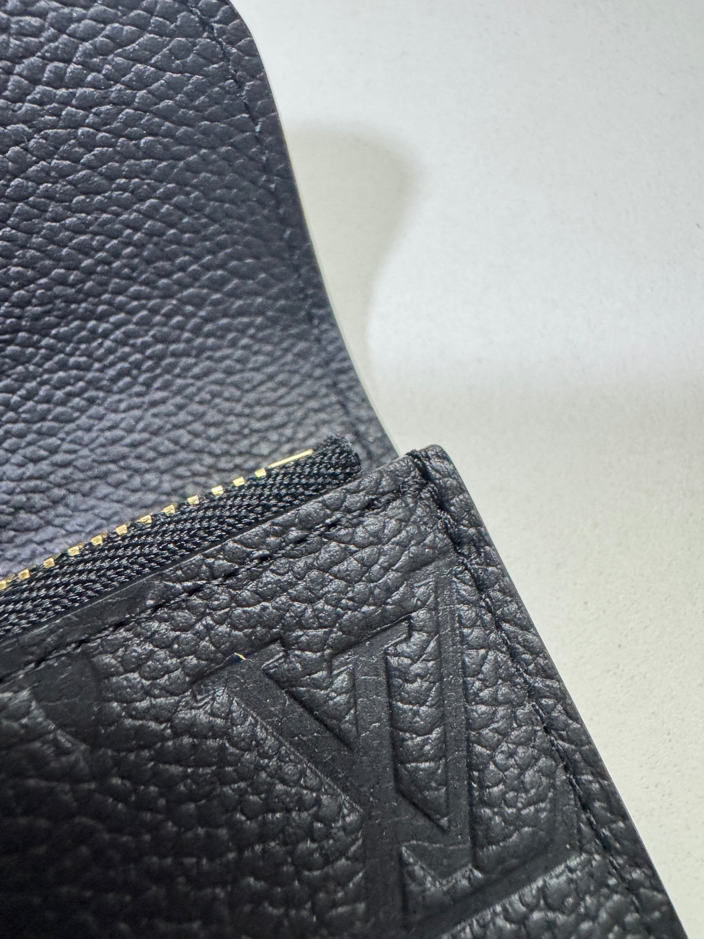 LV Rosalie 黑色全皮壓花零錢包