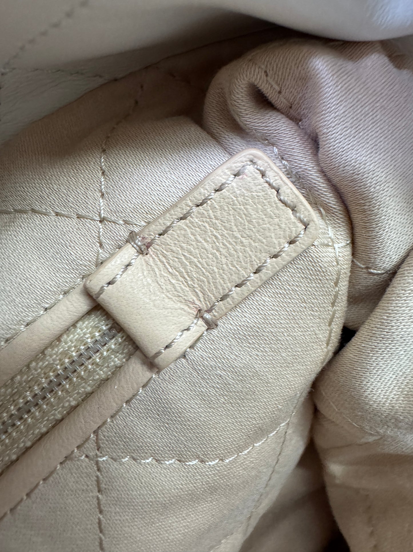 CHANEL 22 Bag Medium 白銀