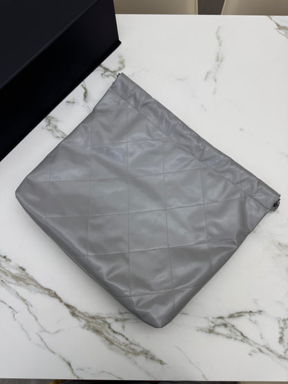 CHANEL 22 Bag Medium 23C淺灰色銀扣