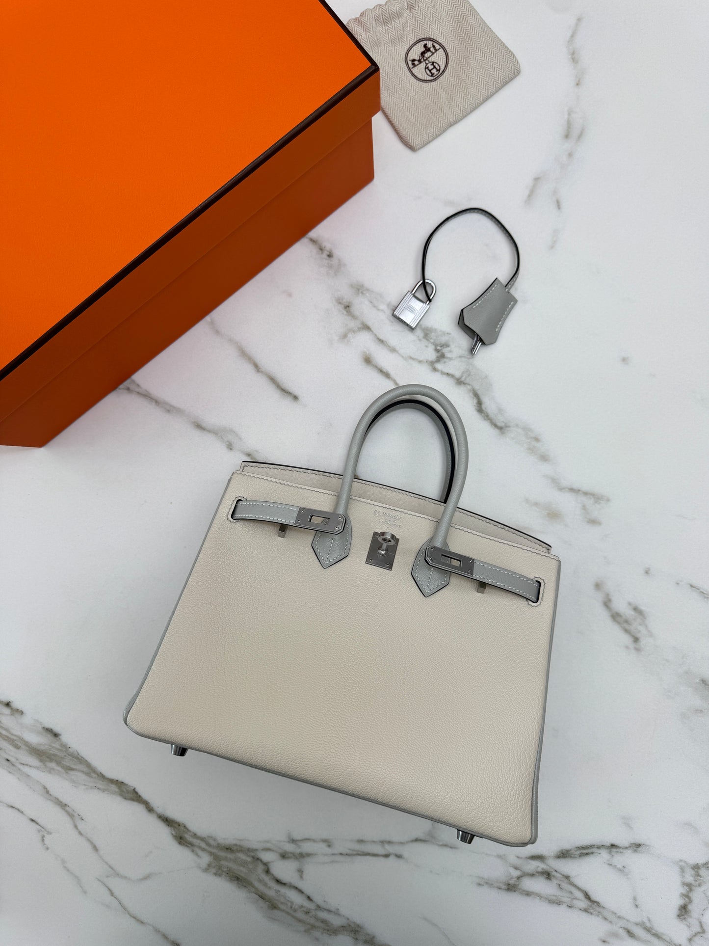 HERMES Birkin 25 SO 奶昔白拼珍珠灰 山羊皮 拉絲銀扣