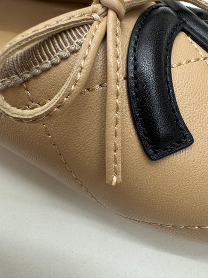 CHANEL Cambon Ballet Flats 杏拼黑 Beige