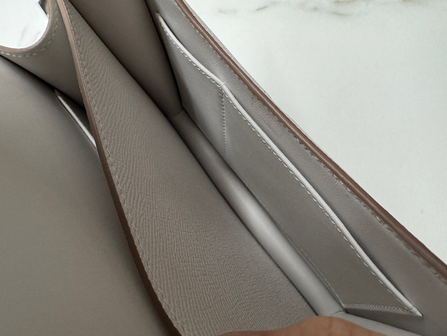 HERMES Mini Constance 奶灰色銀扣 Epsom M4 Gris Pale PHW