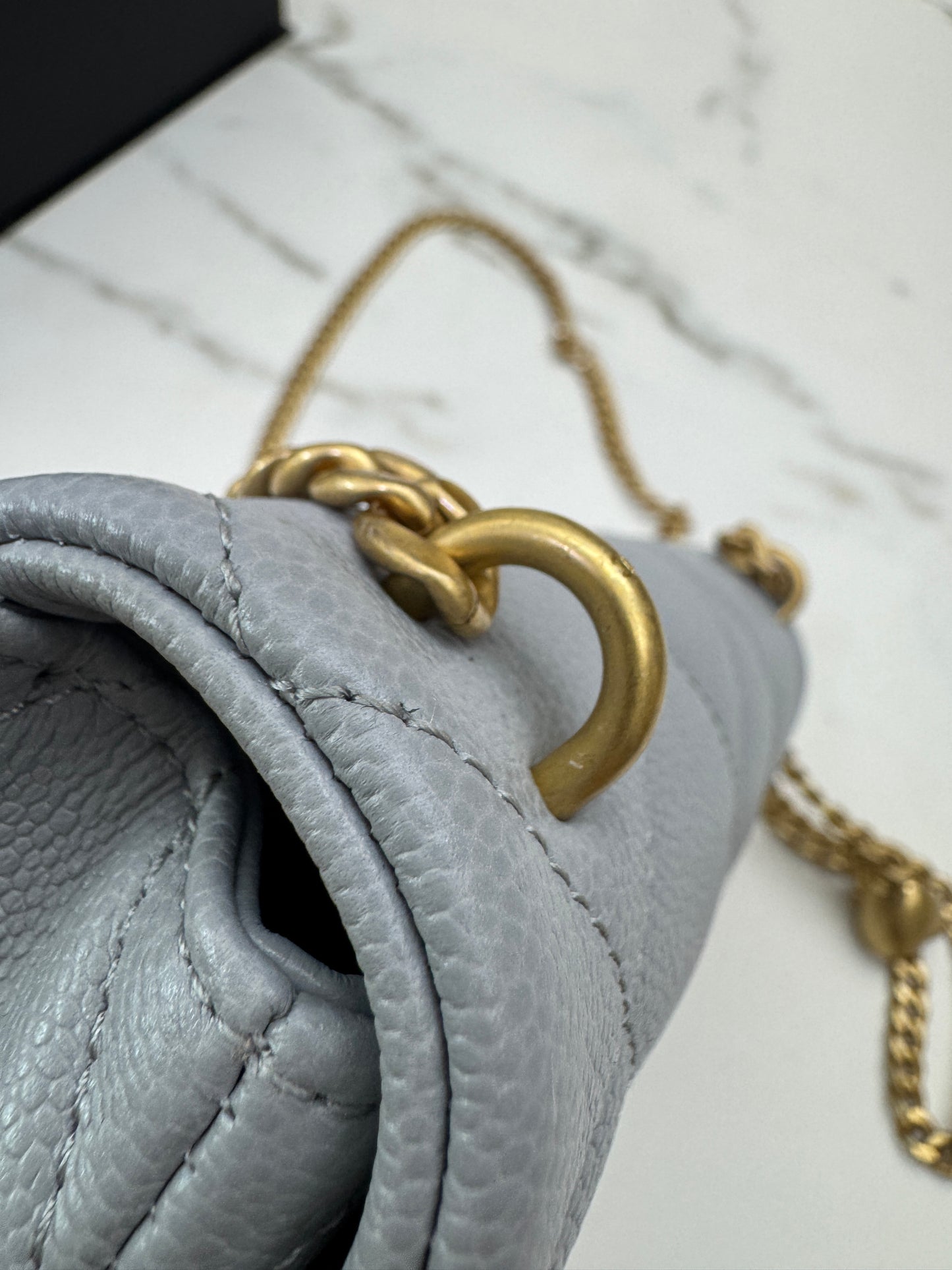 CHANEL 愛心金球 灰色 Mini Flap Bag 20cm