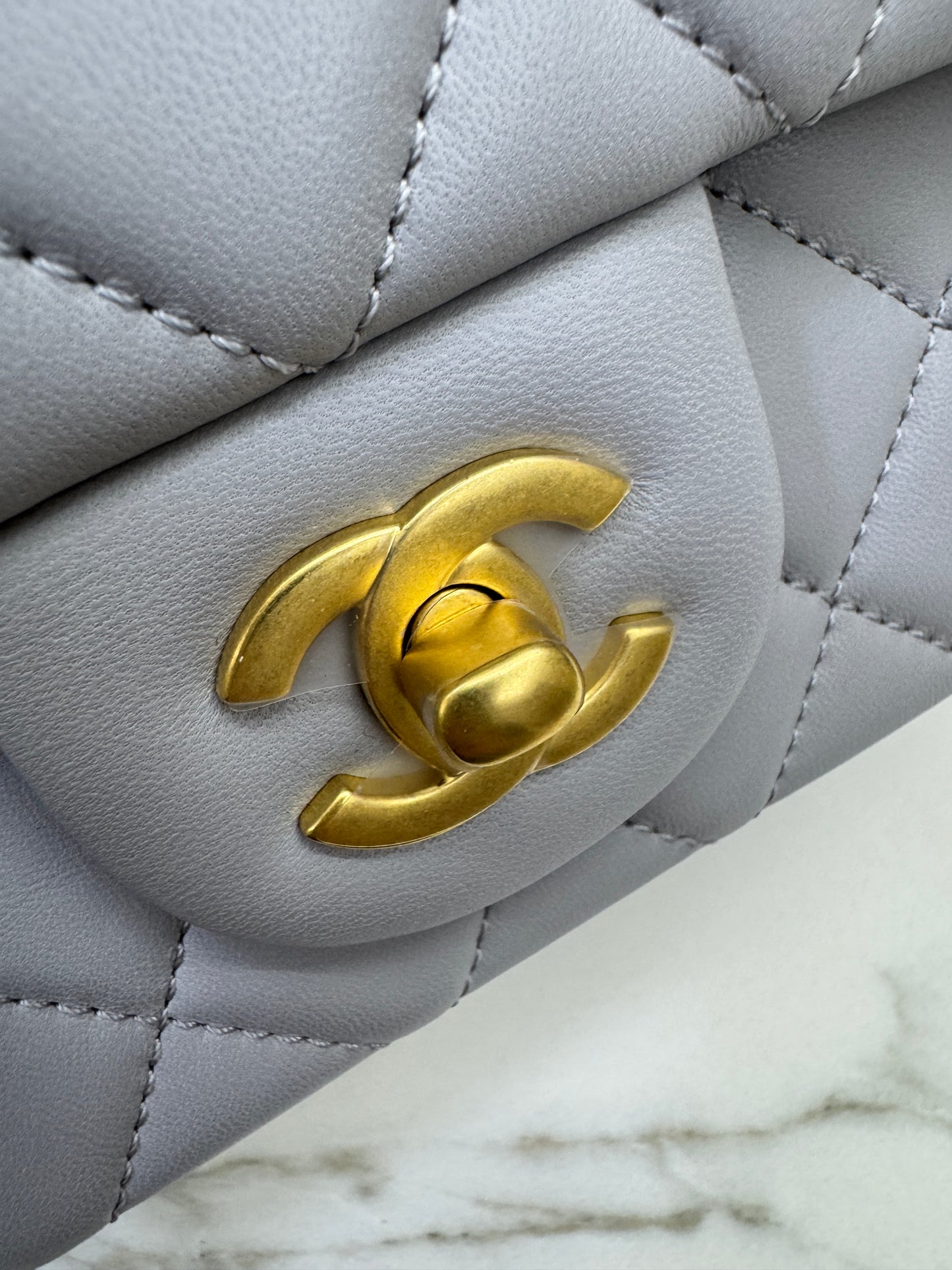 CHANEL Mini CF20 金球 淺灰色