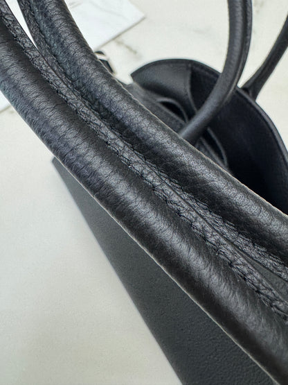 THE ROW Shoulder Marguax 12 黑色荔枝紋 Black Grained Calfskin