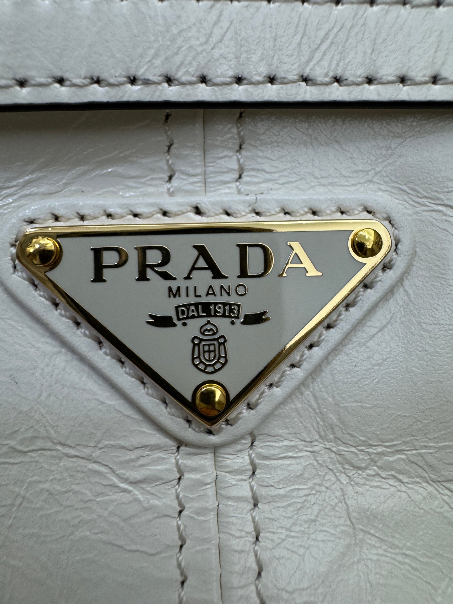 PRADA Bonnie Hobo 白色油蠟皮