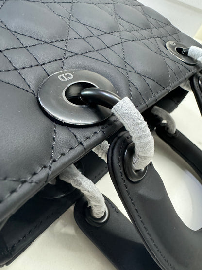 DIOR Lady 4格 磨砂黑 Small