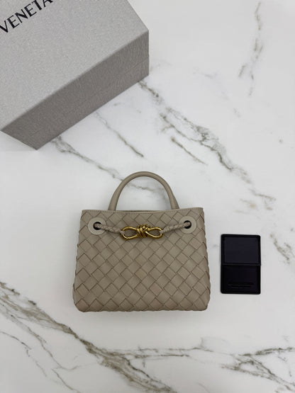 BV Andiamo Mini Ecru 淺米褐色