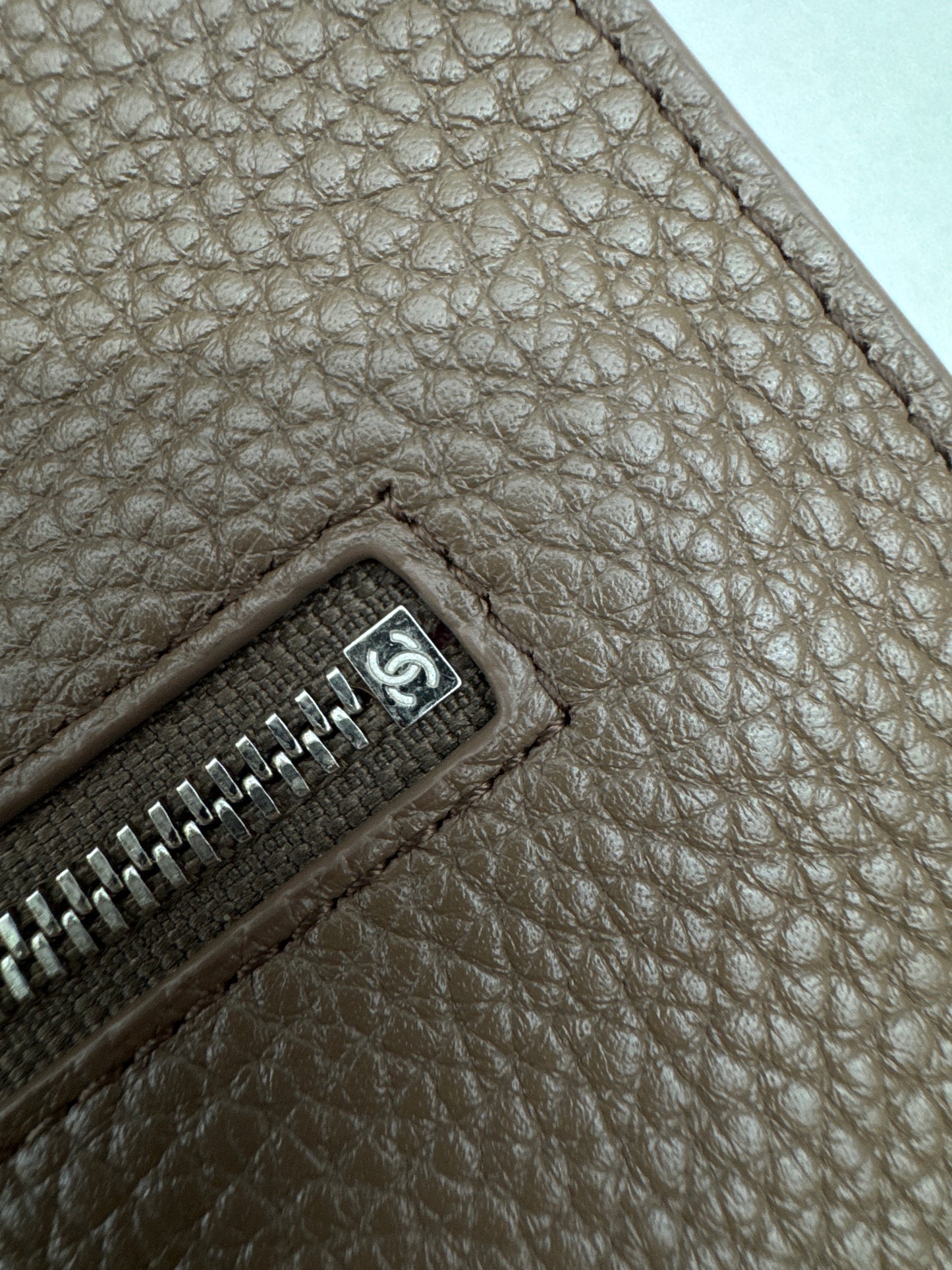 CHANEL Maxi Flap Small 32cm 大象灰/ 深卡其色 Dark Khaki