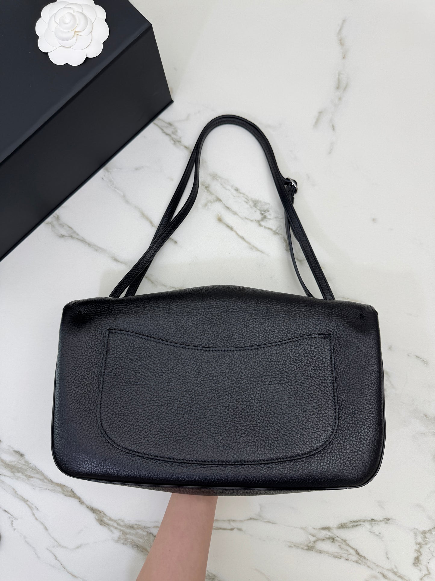 CHANEL 26S Maxi Flap Bag 黑銀小號（32cm)