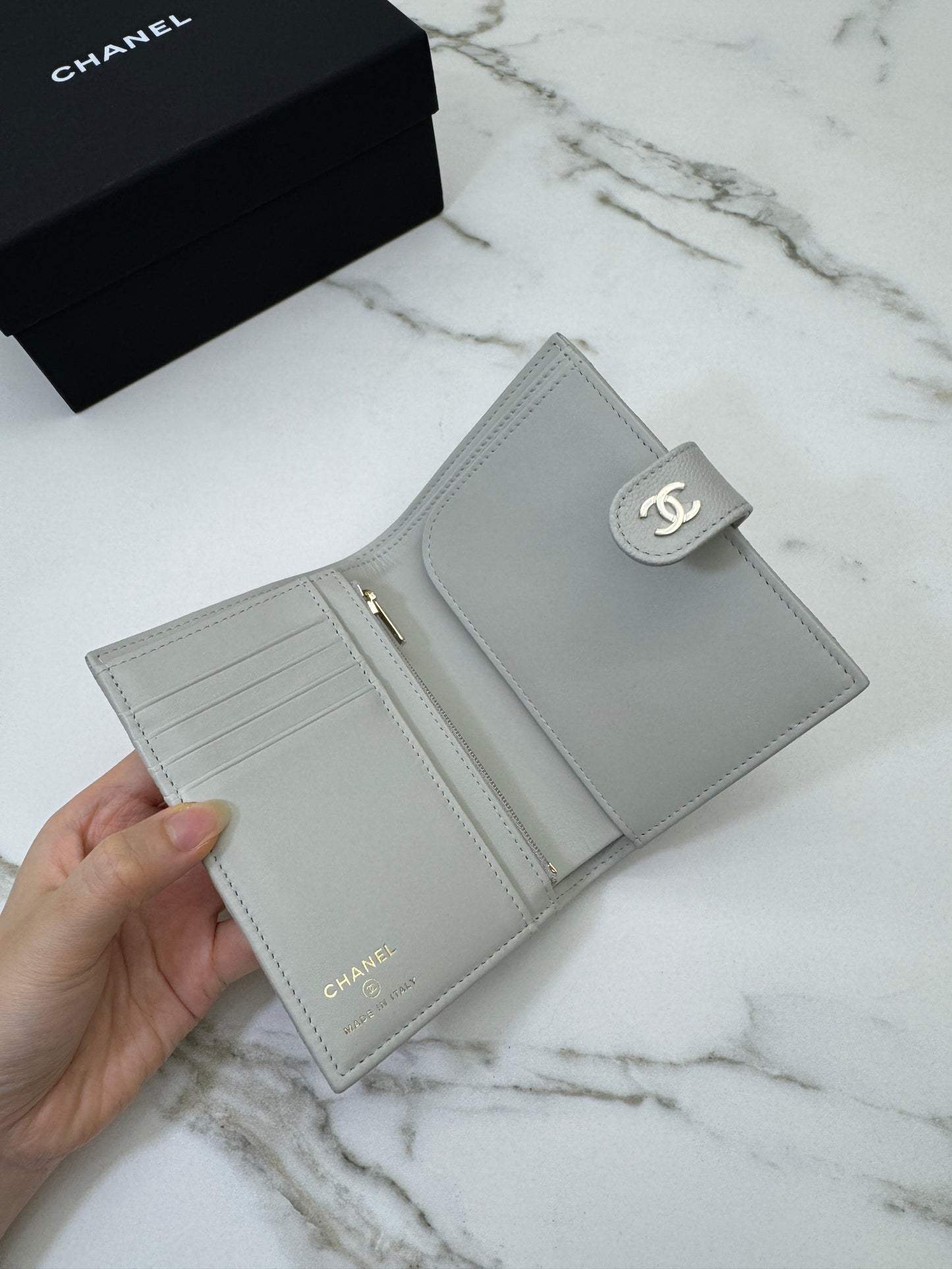 CHANEL Passport Holder 淺灰