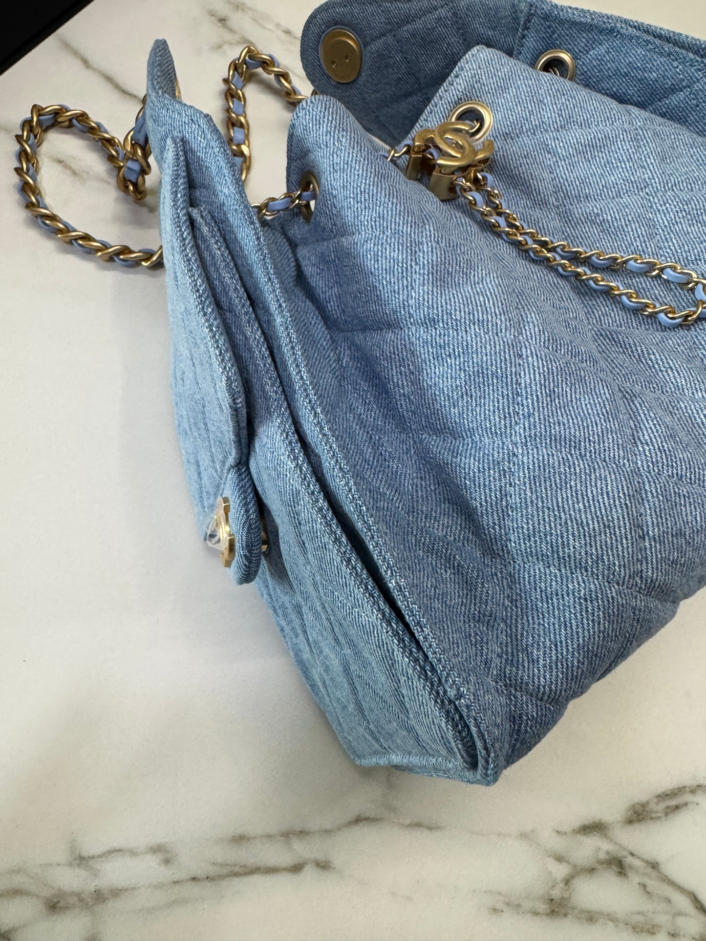 CHANEL 25 Bag 淺藍牛仔Small