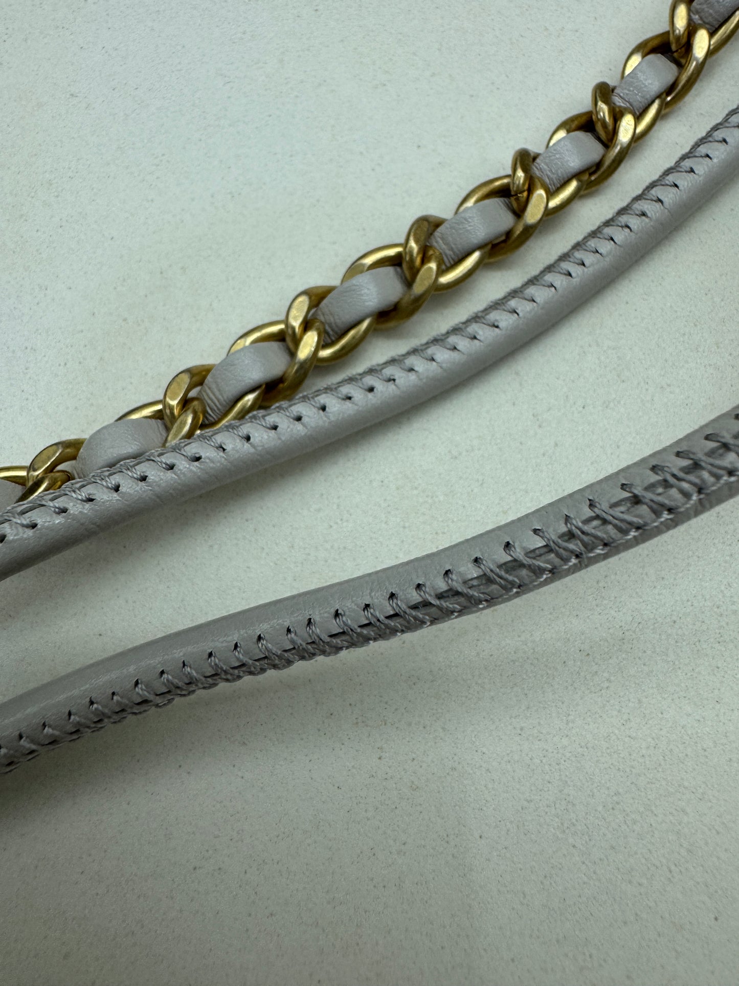 CHANEL Mini 22 Bag 25P淺灰色 新版磁吸扣