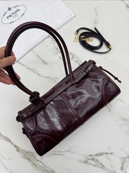 PRADA Bonnie Medium 酒紅油臘皮