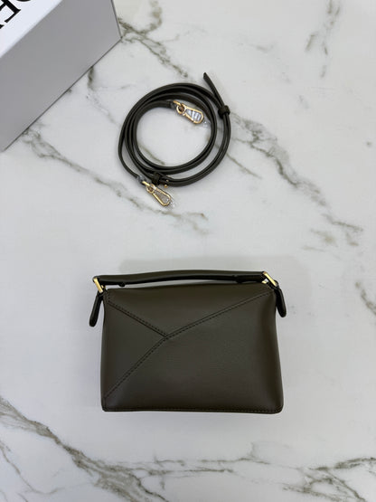 LOEWE Mini Puzzle 深卡其綠
