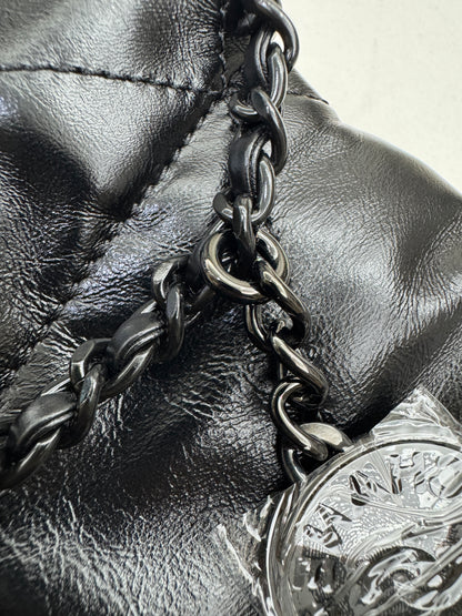 CHANEL Mini 22 Bag So Black 油蠟牛皮